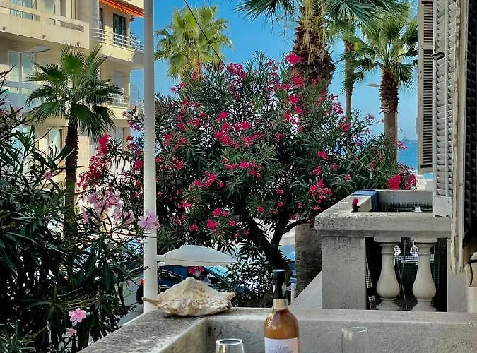 Amiral Courbet Apartment